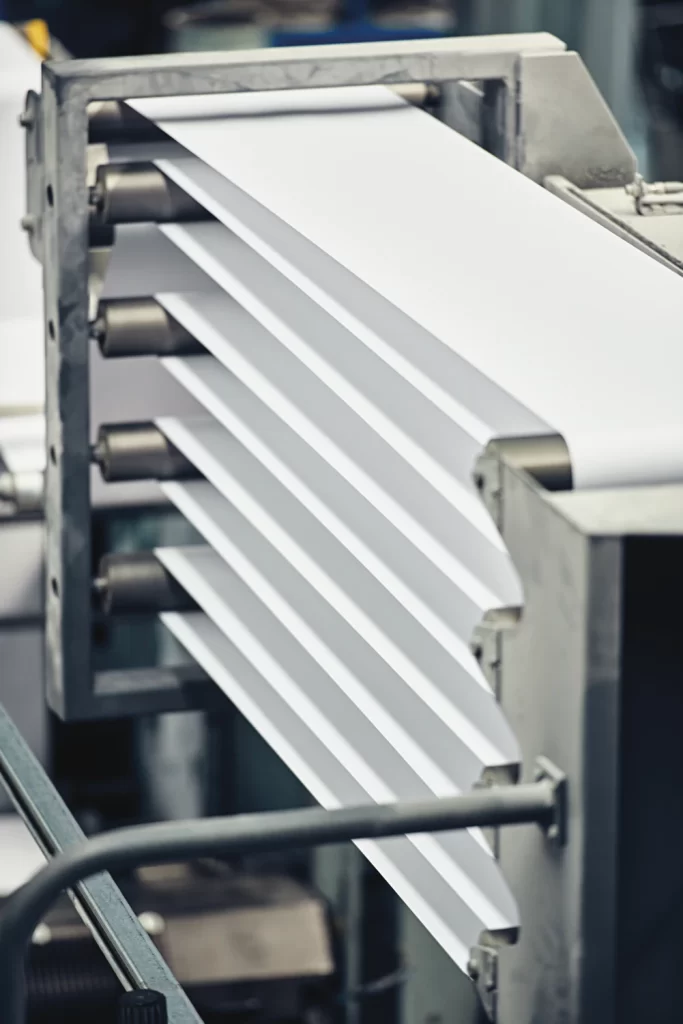 Paper roll machine, cut and fold.